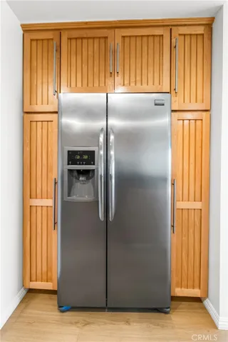 Refrigerator stays