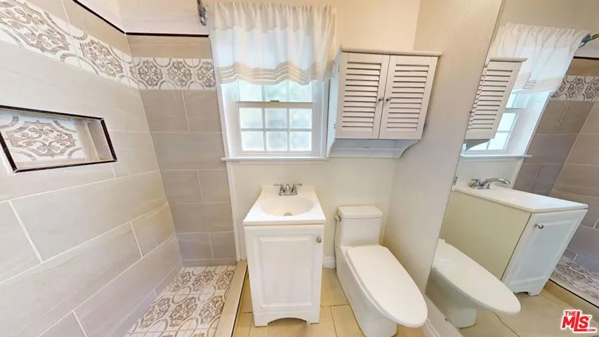 19022 Sylvan Street, Tarzana, California 91335