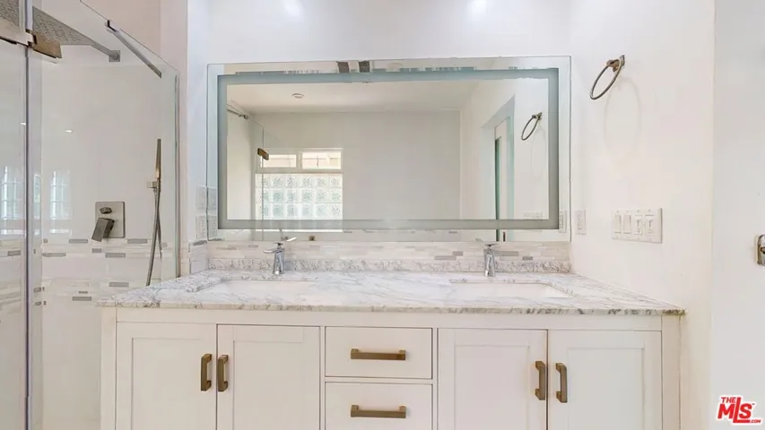 19022 Sylvan Street, Tarzana, California 91335