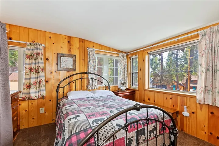 1118 Clubview Avenue, Big Bear Lake, California 92315