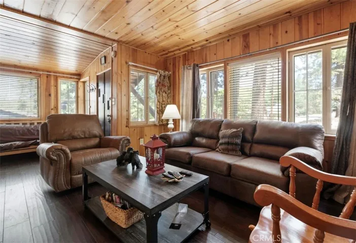1118 Clubview Avenue, Big Bear Lake, California 92315