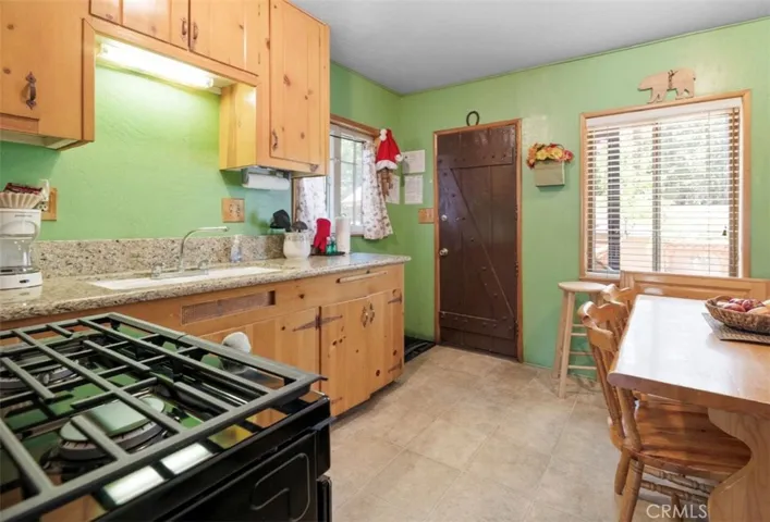 1118 Clubview Avenue, Big Bear Lake, California 92315