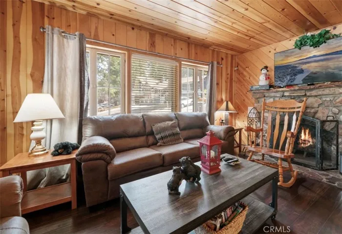 1118 Clubview Avenue, Big Bear Lake, California 92315