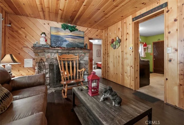 1118 Clubview Avenue, Big Bear Lake, California 92315