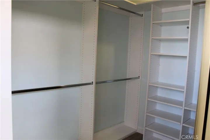 walk-in-closet