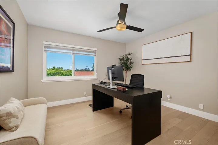 SECONDARY BEDROOOM /CURRENTLY USED AS AN OFFICE.