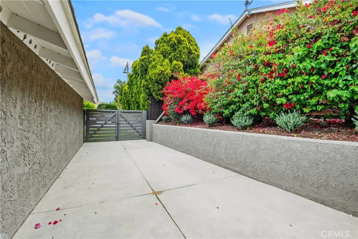 YOU COULD EASILY CREATE A RV SPACE WITH THIS SIDE YARD.