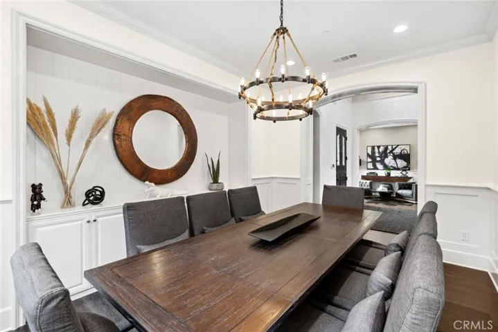 Formal dining for intimate occassions.
