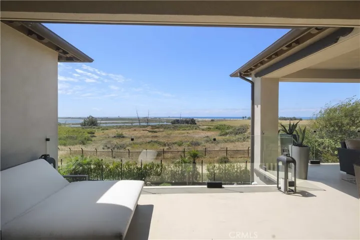 Large lanai with day bed and outdoor family room with TV.