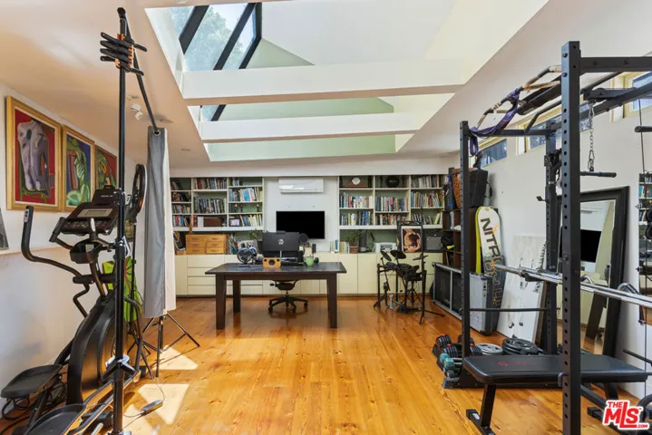 454 Stassi Lane, Santa Monica, California 90402