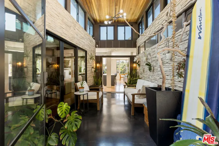 454 Stassi Lane, Santa Monica, California 90402