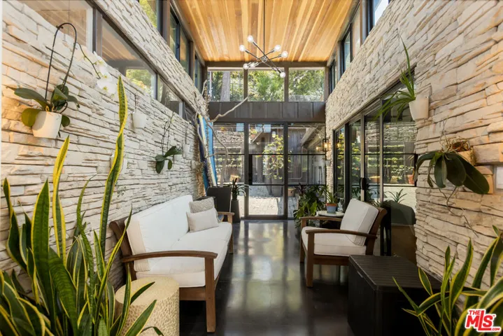 454 Stassi Lane, Santa Monica, California 90402