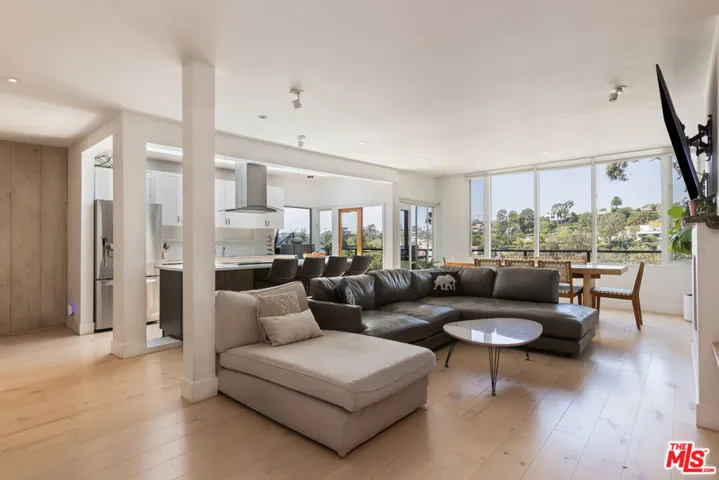 454 Stassi Lane, Santa Monica, California 90402