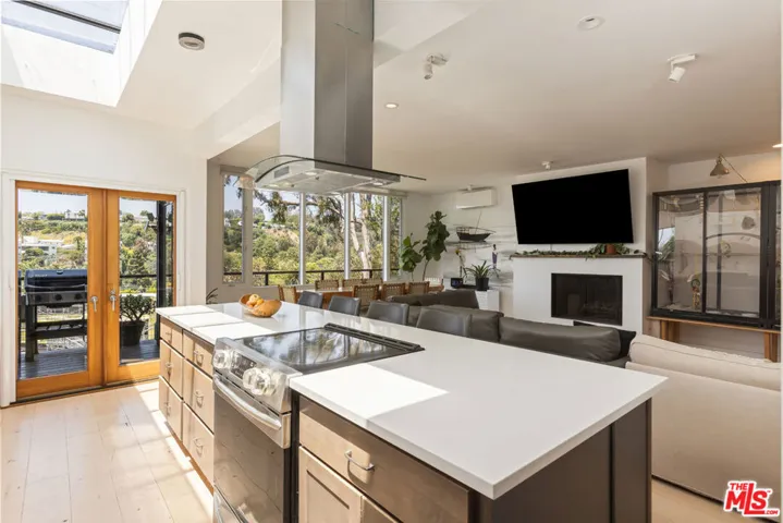 454 Stassi Lane, Santa Monica, California 90402