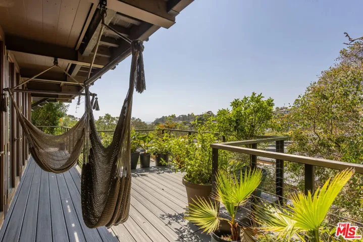 454 Stassi Lane, Santa Monica, California 90402