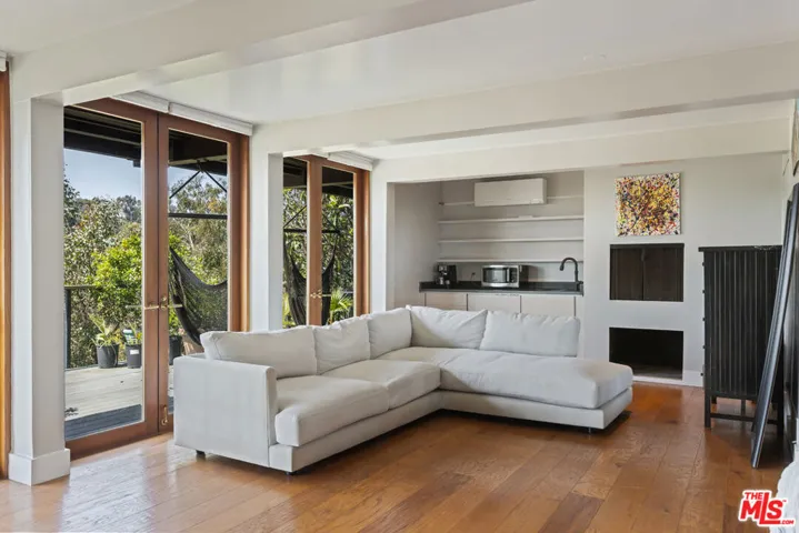 454 Stassi Lane, Santa Monica, California 90402
