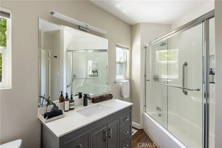 Guest room bathroom
