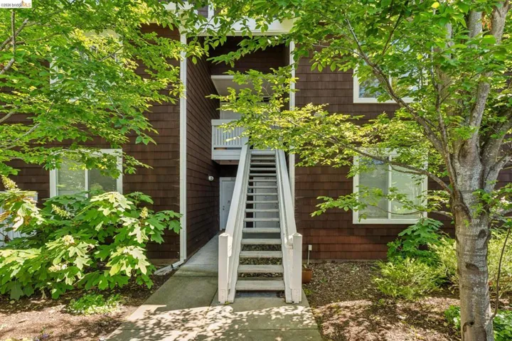 214 Bayside Ct - Front Exterior