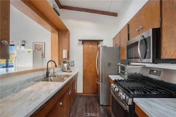 3582 Elm Drive, Calabasas, California 91302
