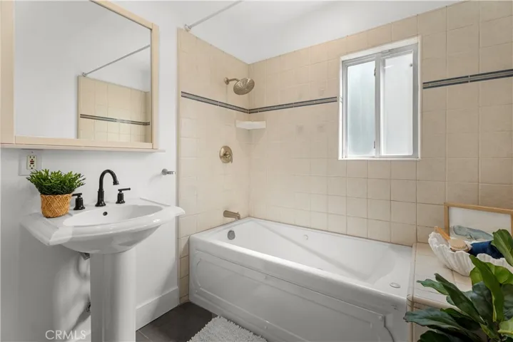 Full Hall Bath