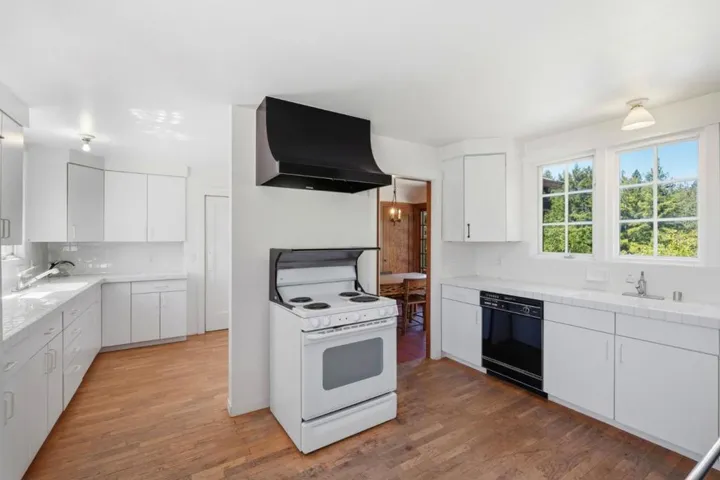 24580 Loma Prieta Avenue, Los Gatos, California 95033