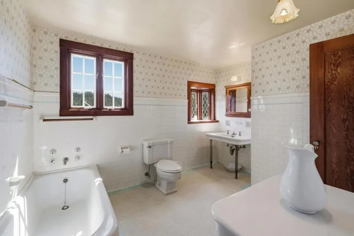 24580 Loma Prieta Avenue, Los Gatos, California 95033