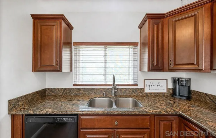 https://zimg.paragon.ice.com/ParagonImages/Property/PA/SDMLS/260011064/37/533/400/89ab5ab07b4992b31cbd80dc60e1961f/3/923e7dccf2e441f9f2ce1526be402e2d/260011064-fd118600-7847-4c14-b509-3fa3a7209d06.JPG