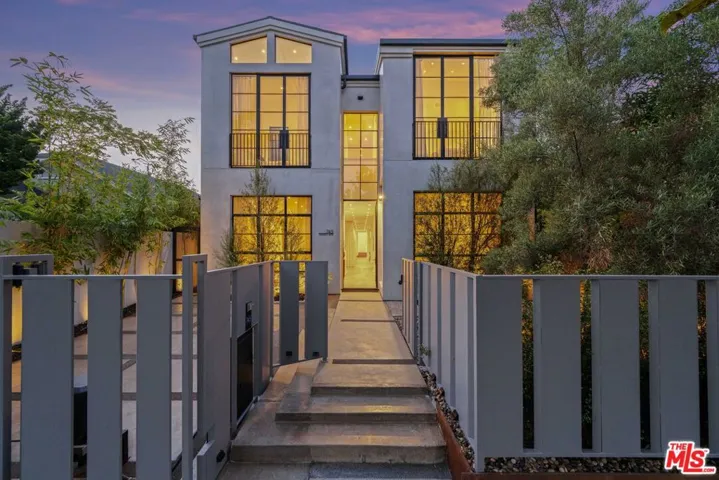 745 Sunset Avenue, Venice, California 90291