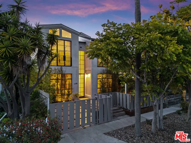 745 Sunset Avenue, Venice, California 90291