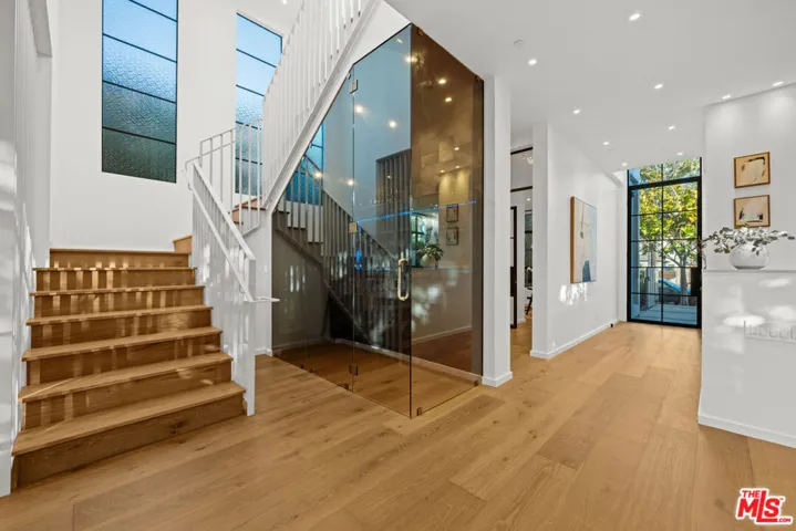 745 Sunset Avenue, Venice, California 90291