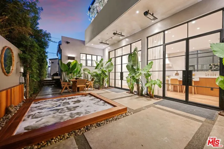 745 Sunset Avenue, Venice, California 90291