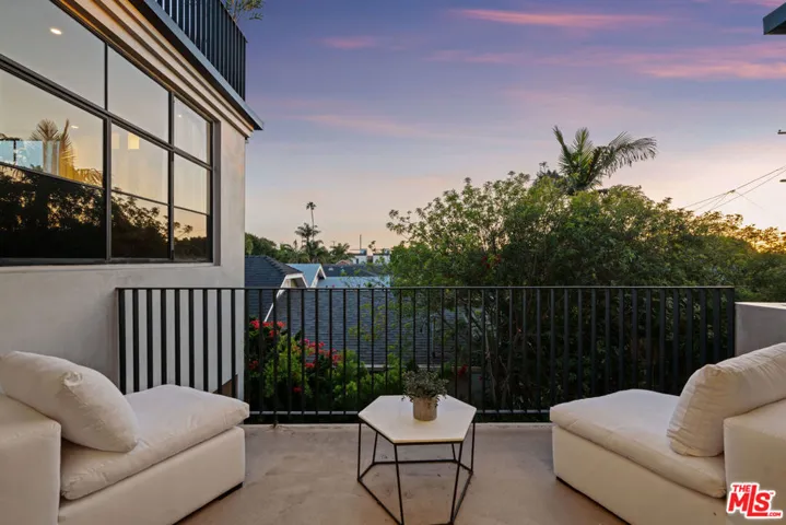 745 Sunset Avenue, Venice, California 90291
