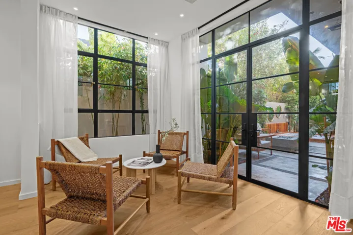 745 Sunset Avenue, Venice, California 90291