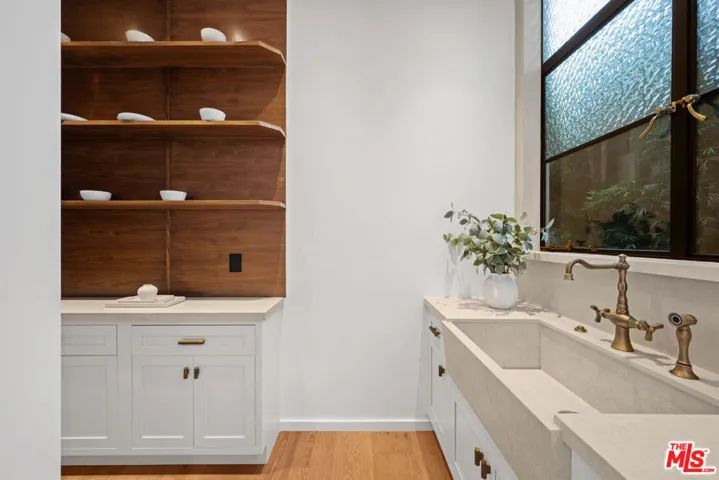 745 Sunset Avenue, Venice, California 90291