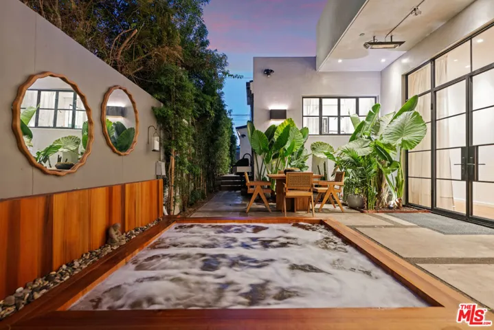 745 Sunset Avenue, Venice, California 90291