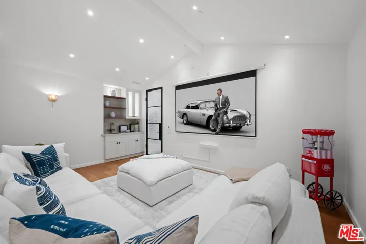 745 Sunset Avenue, Venice, California 90291