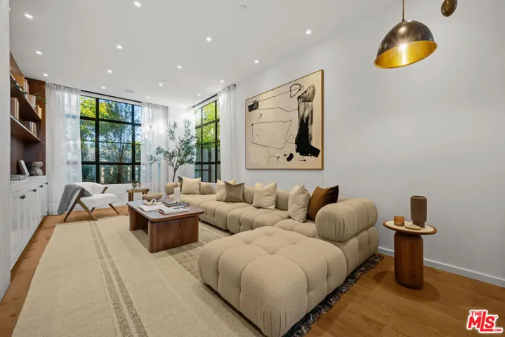 745 Sunset Avenue, Venice, California 90291