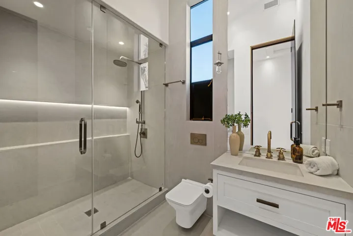 745 Sunset Avenue, Venice, California 90291