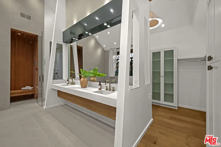 745 Sunset Avenue, Venice, California 90291