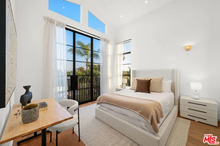 745 Sunset Avenue, Venice, California 90291