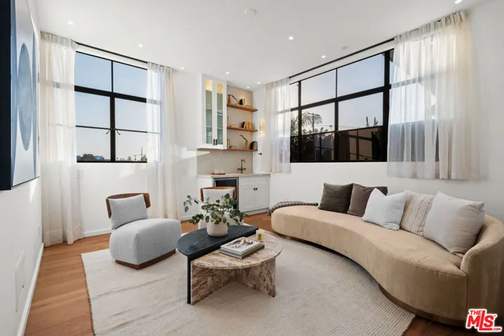 745 Sunset Avenue, Venice, California 90291