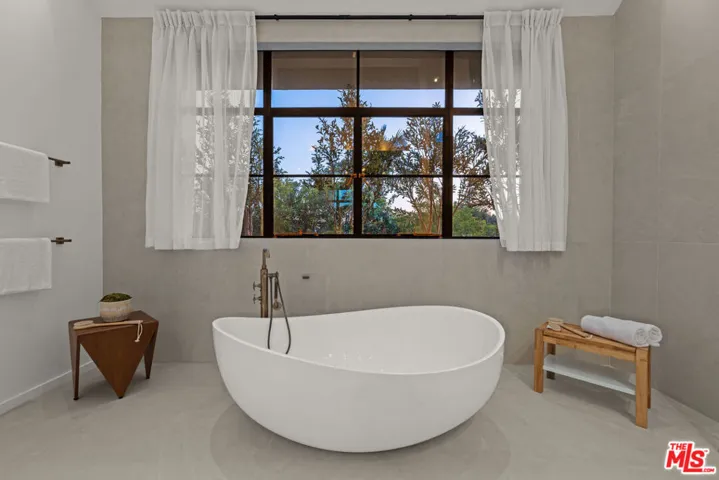 745 Sunset Avenue, Venice, California 90291