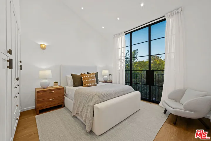 745 Sunset Avenue, Venice, California 90291