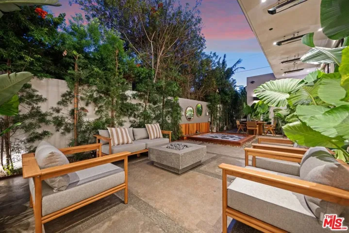 745 Sunset Avenue, Venice, California 90291