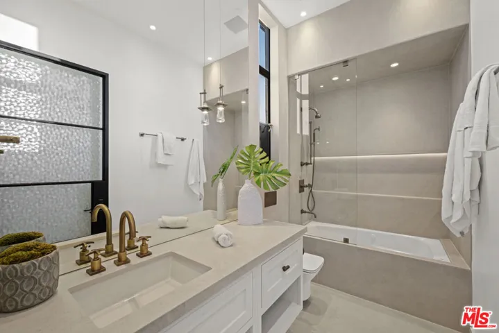 745 Sunset Avenue, Venice, California 90291