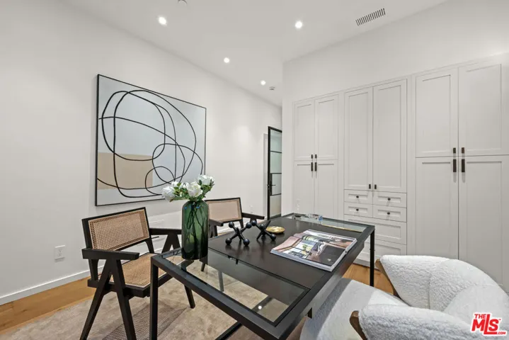 745 Sunset Avenue, Venice, California 90291