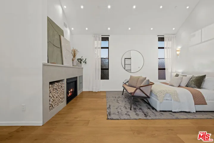 745 Sunset Avenue, Venice, California 90291