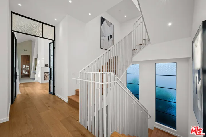 745 Sunset Avenue, Venice, California 90291