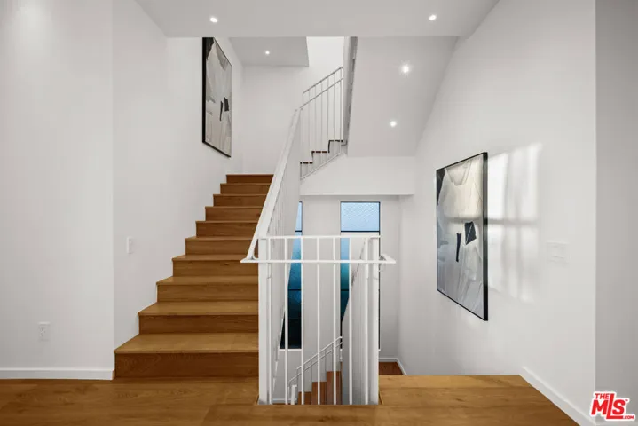 745 Sunset Avenue, Venice, California 90291