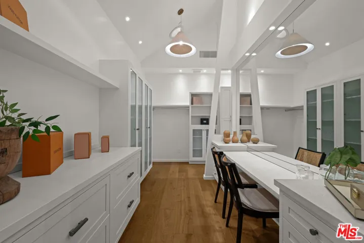 745 Sunset Avenue, Venice, California 90291